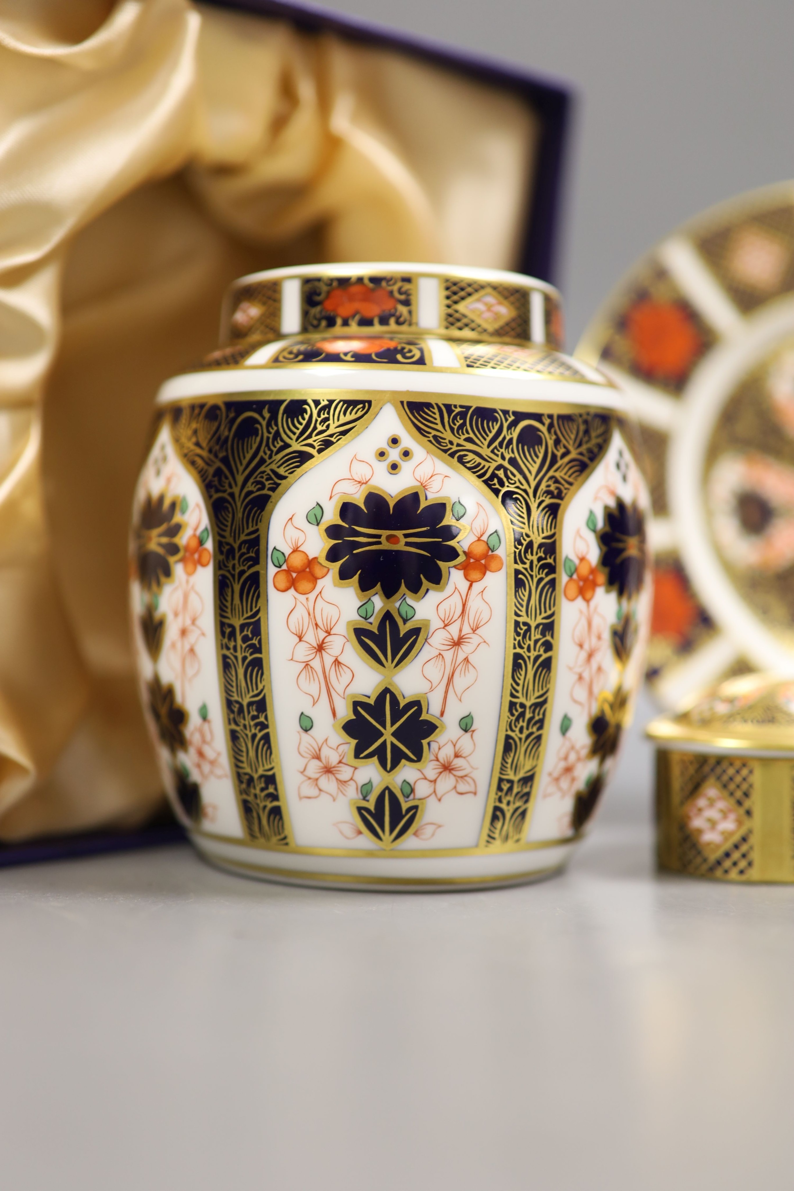 A Royal Crown Derby 'Old Imari' pattern ginger jar and cover, boxed, two similar small plates and a trinket box